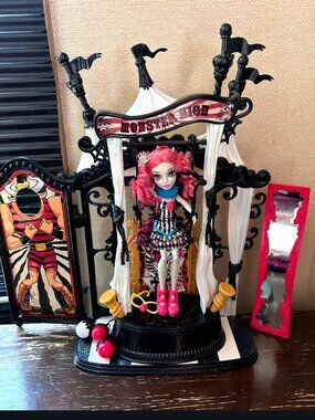 Rochelle Goyle playset